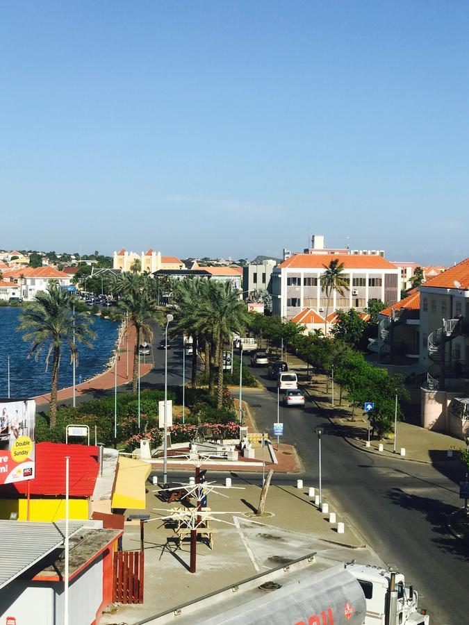 Hotel De Ruyterkade Willemstad Buitenkant foto