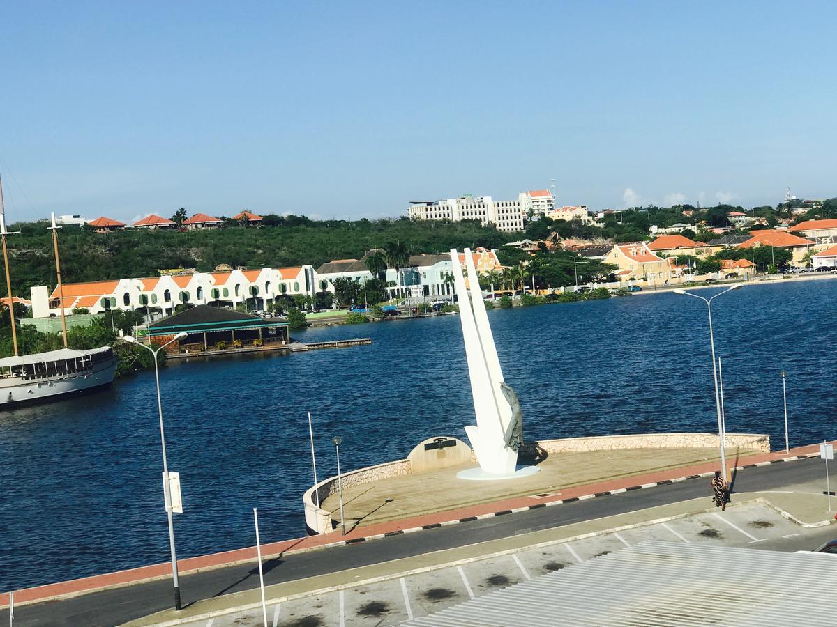 Hotel De Ruyterkade Willemstad Buitenkant foto